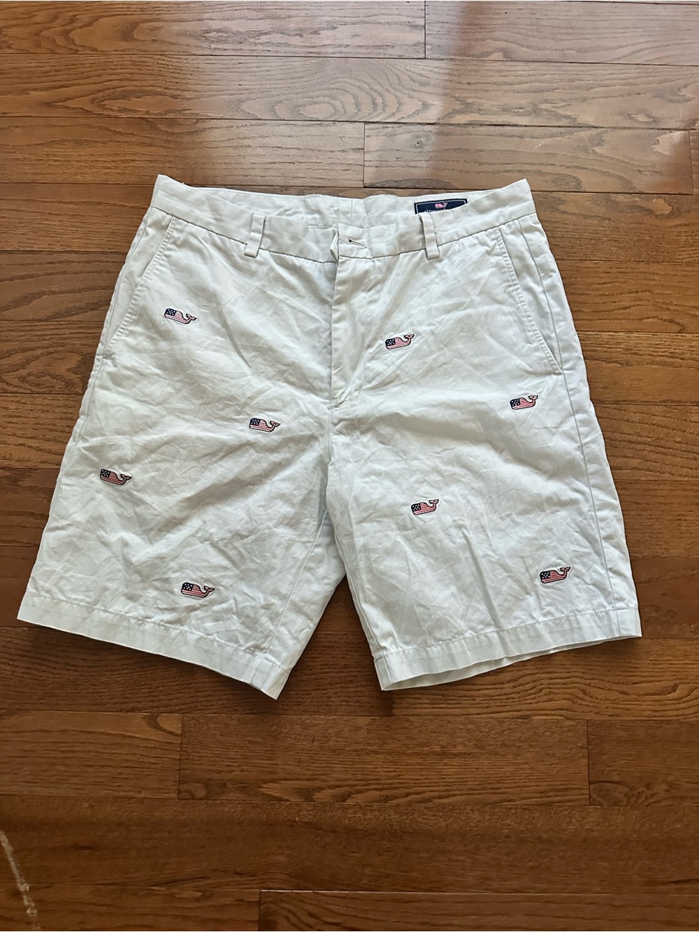 Vineyard Vines Breaker Chino Shorts Men’s 34 Tan Embroidered Flag USA Whale